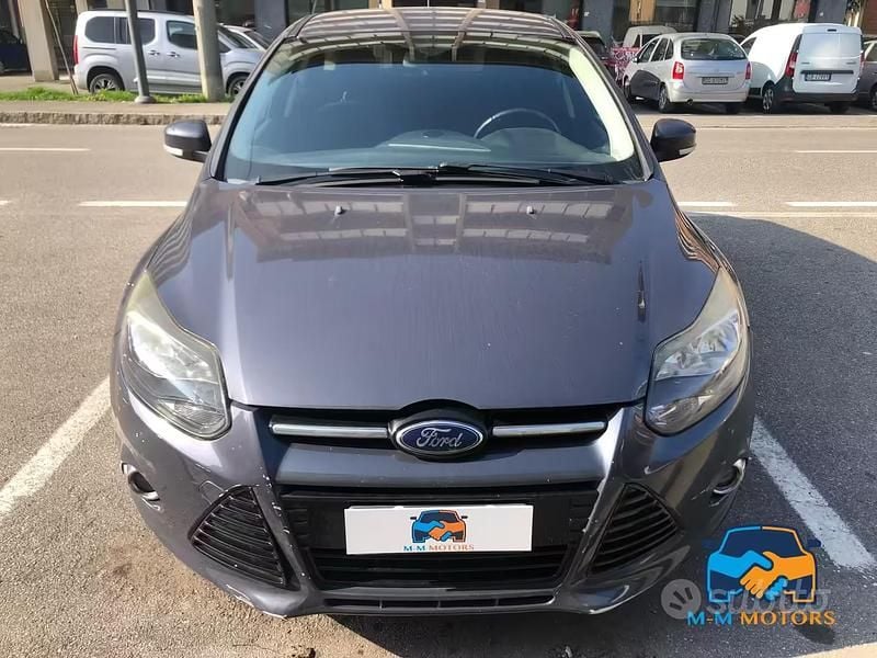 Usata Ford Focus Titanium 116 CV (85 kW) 2012 Blu Berlina