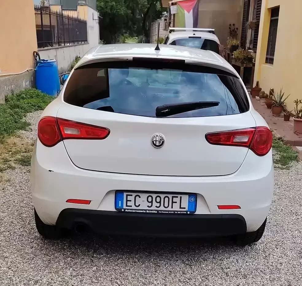 Usata Alfa Romeo Giulietta 105 CV (77 kW) 2010 Bianco Utilitaria