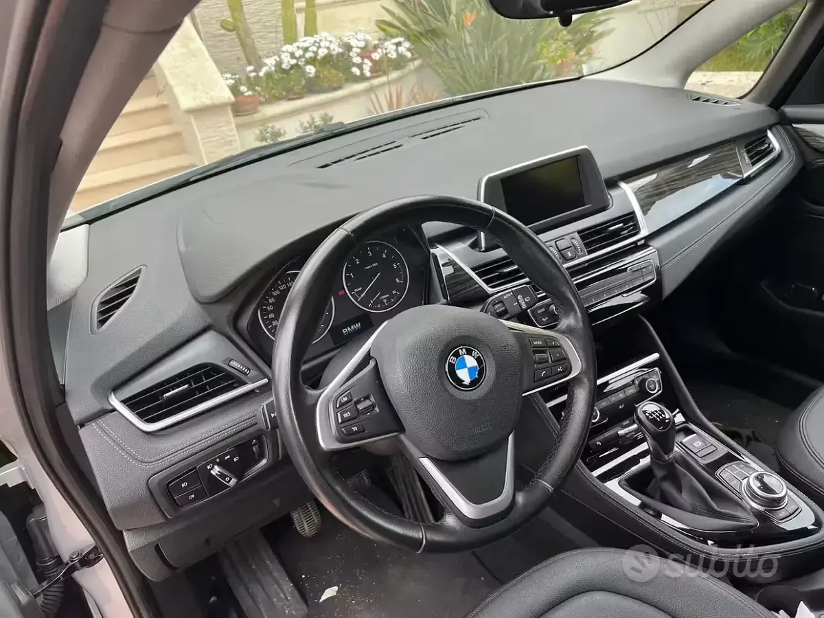 Usata BMW 218 Luxury Line 150 CV (110 kW) 2016 Grigio Monovolume