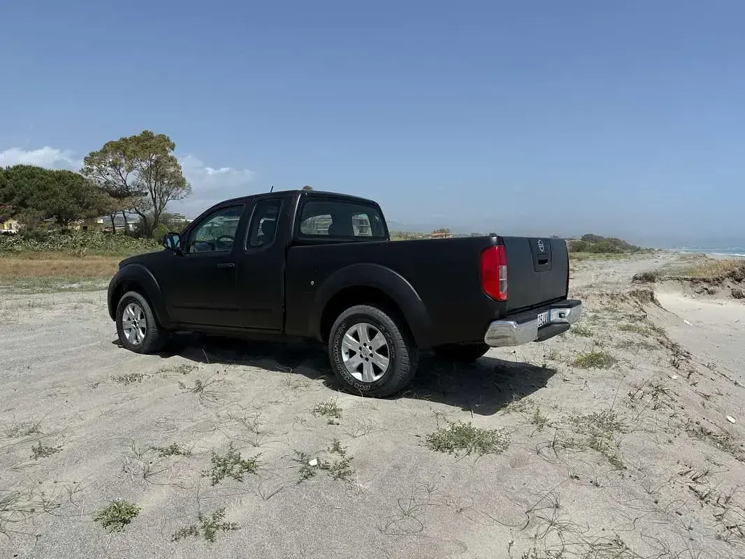 Usata Nissan Navara 190 CV (139 kW) 2010 Nero Pick-up