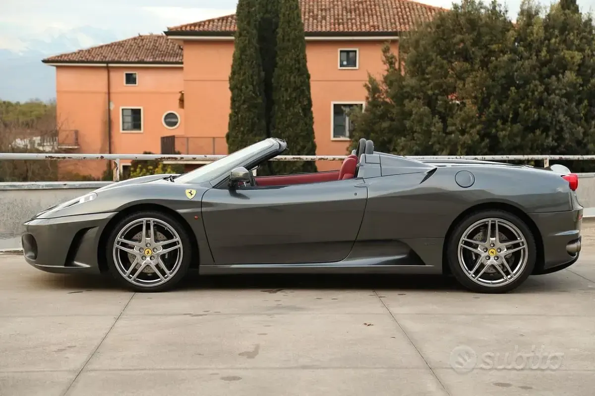 Usata Ferrari F430 490 CV (360 kW) 2006 Grigio Cabrio