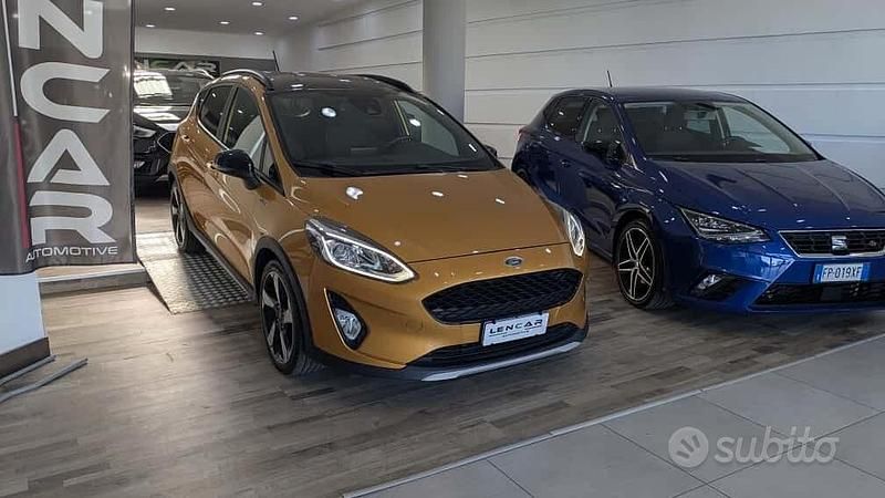 Usata Ford Fiesta Active 100 CV (73 kW) 2018 Arancione Berlina