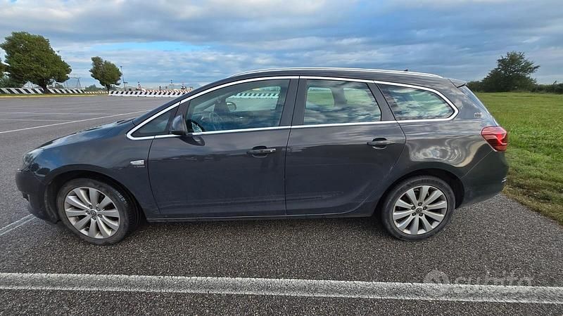 Usata Opel Astra Cosmo 140 CV (102 kW) 2015 Grigio Station wagon