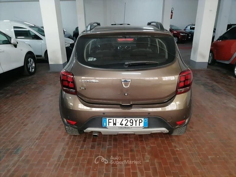 Usata Dacia Sandero Prestige 90 CV (66 kW) 2019 Marrone Monovolume