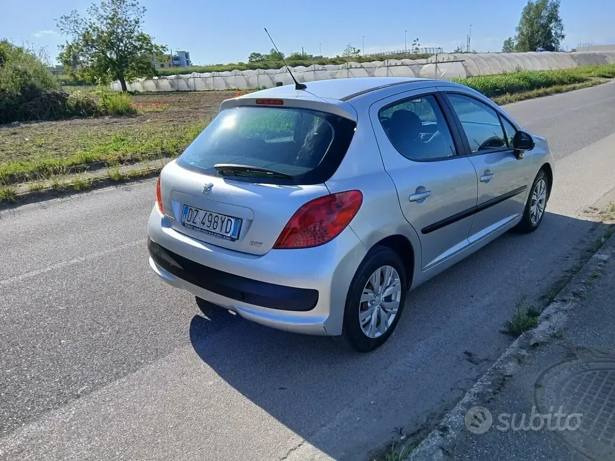 Usata Peugeot 207 68 CV (50 kW) 2009 Nero Berlina
