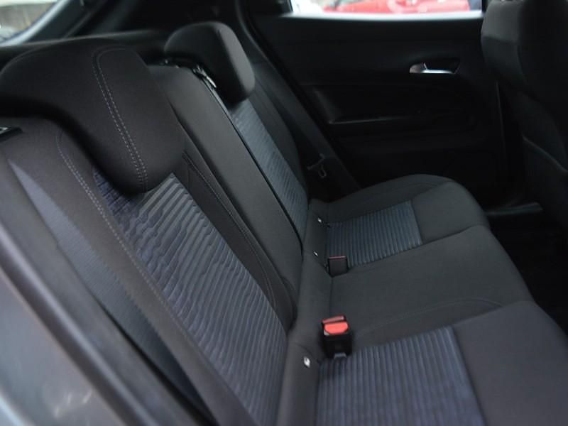 Usata Alfa Romeo Junior 145 CV (106 kW) 2025 Grigio SUV