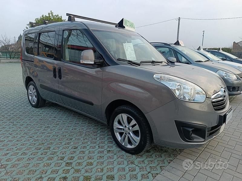 Usata Opel Combo 120 CV (88 kW) 2013 Grigio Monovolume