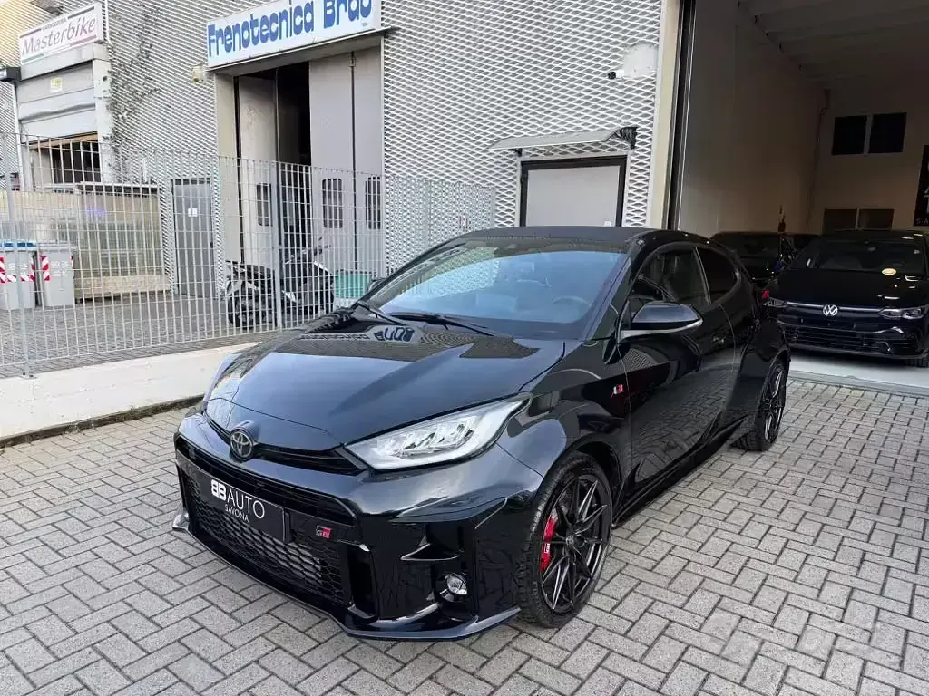 Usata Toyota Yaris 261 CV (191 kW) 2024 Nero Utilitaria