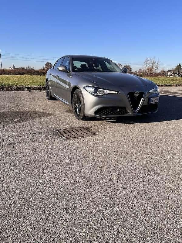 Usata Alfa Romeo Giulia Sprint 160 CV (117 kW) 2020 Grigio Berlina