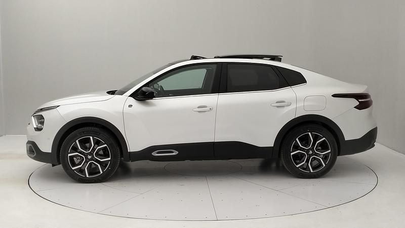 Usata Citroën e-C4 Shine 114 kW (156 CV) 2023 Bianco metallizzato Berlina