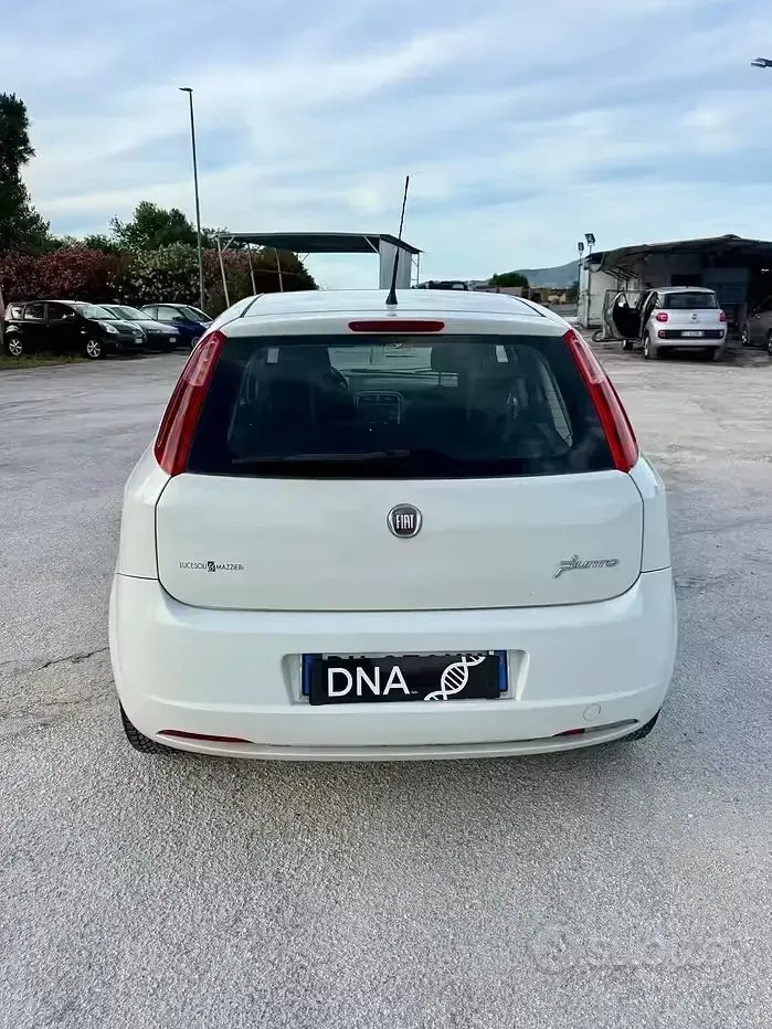 Usata Fiat Grande Punto 75 CV (55 kW) 2010 Bianco Utilitaria