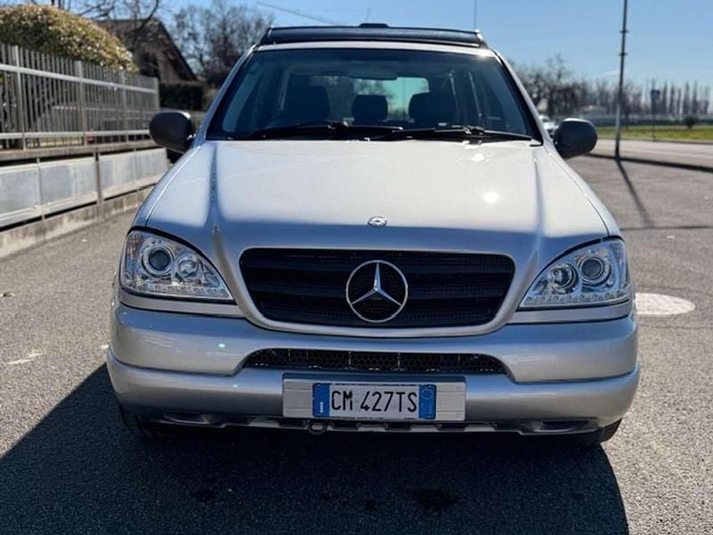 Usata Mercedes ML430 272 CV (200 kW) 2000 Argento SUV