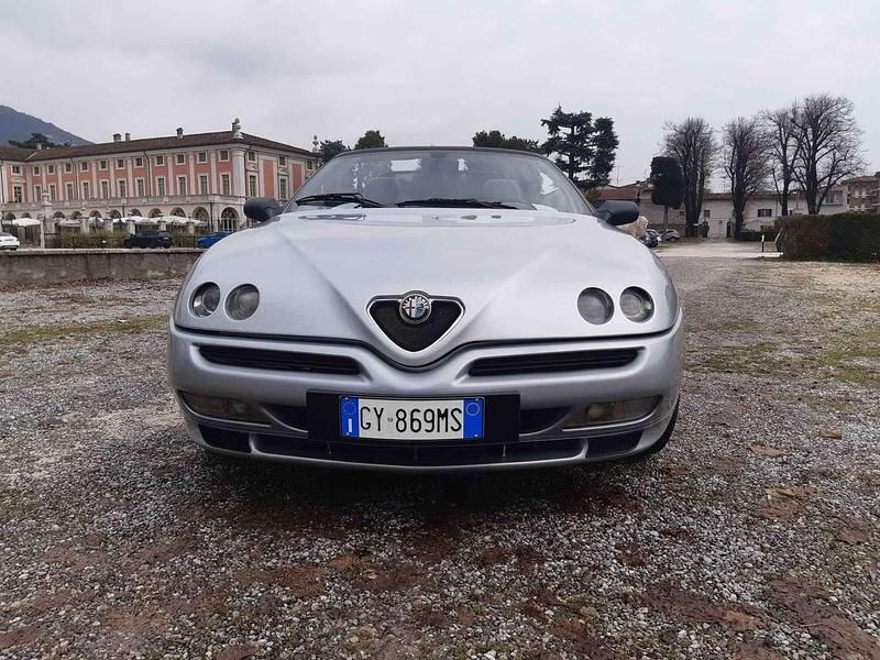 Usata Alfa Romeo Spider Lusso 192 CV (141 kW) 2000 Argento Cabrio