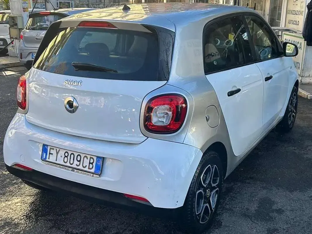 Usata Smart ForFour 71 CV (52 kW) 2019 Bianco Utilitaria