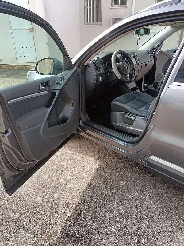 Usata VW Tiguan 140 CV (102 kW) 2014 Grigio SUV