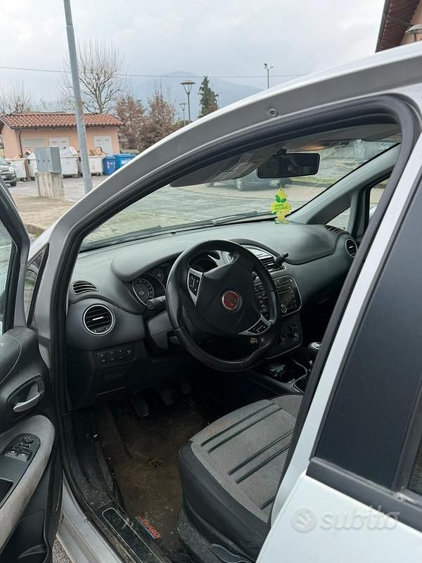 Usata Fiat Grande Punto 65 CV (47 kW) 2012 Grigio Utilitaria
