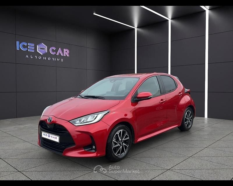 Usata Toyota Yaris Hybrid Lounge 92 CV (67 kW) 2023 Rosso Berlina