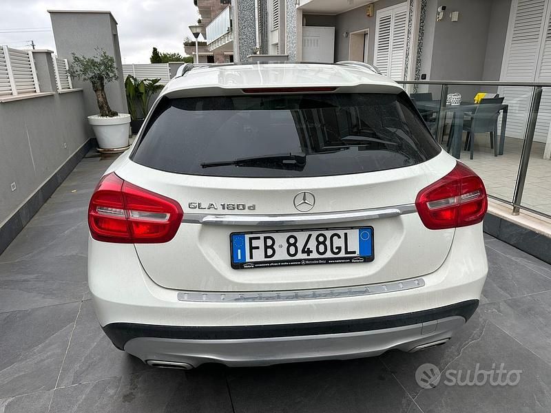Usata Mercedes GLA180 109 CV (80 kW) 2015 Bianco SUV