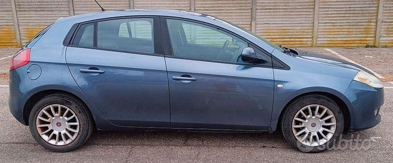 Usata Fiat Bravo Dynamic 90 CV (66 kW) 2007 Blu Utilitaria
