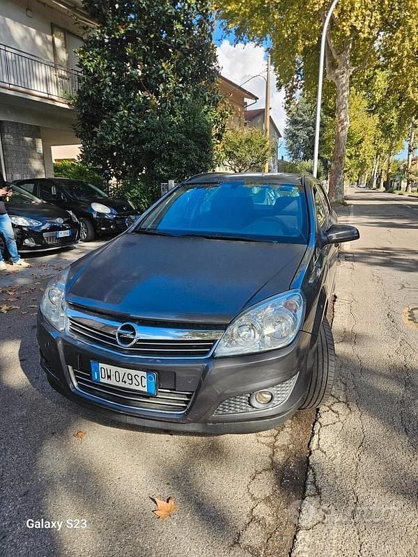 Usata Opel Astra Enjoy 110 CV (80 kW) 2009 Grigio Station wagon