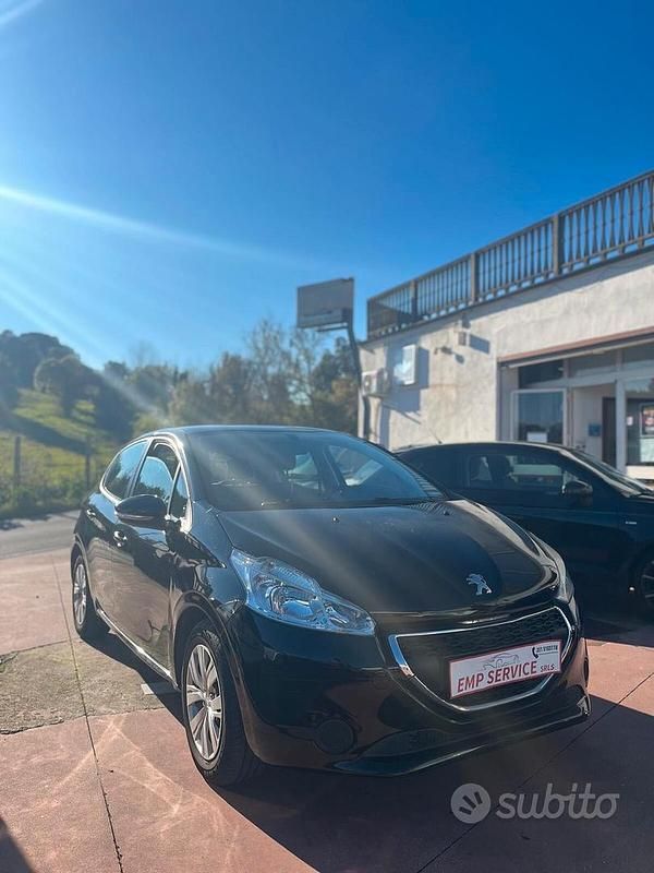 Nero Usata 2014 Peugeot 208 Allure Due volumi | 5000 € (Ottimo prezzo) - Immagine 1/4