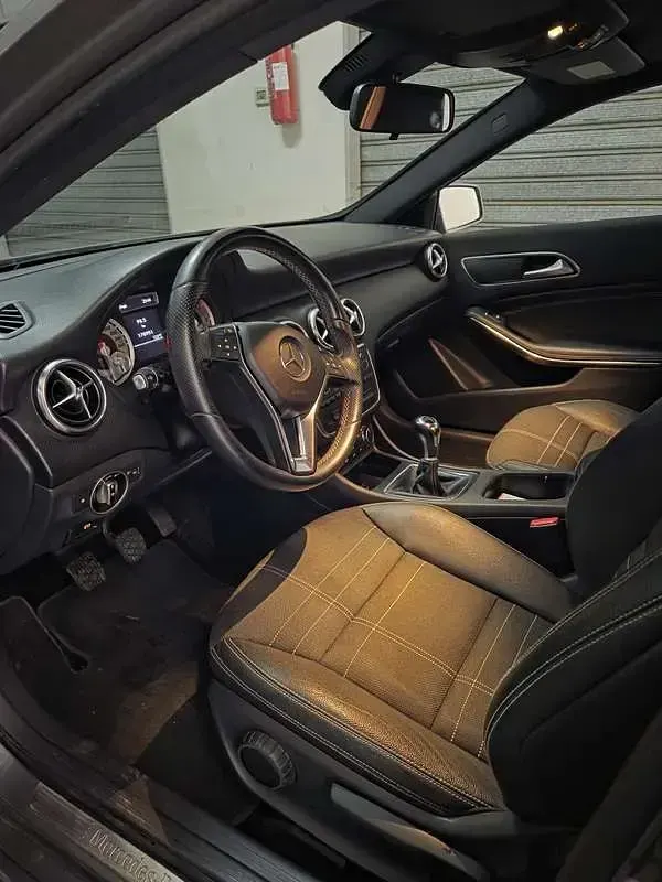 Usata Mercedes A180 122 CV (89 kW) 2013 Grigio Berlina