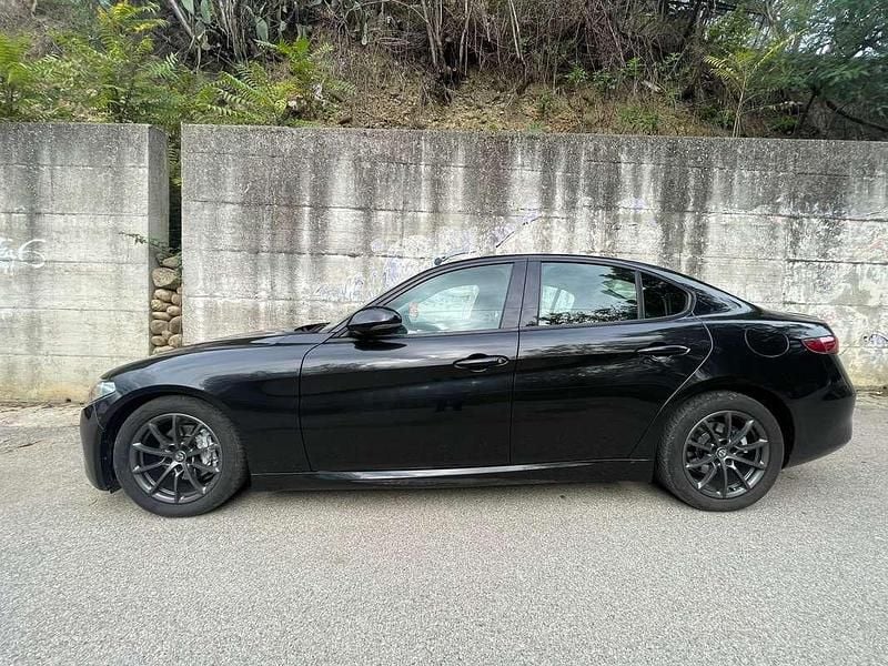 Usata Alfa Romeo Giulia 150 CV (110 kW) 2016 Nero Berlina
