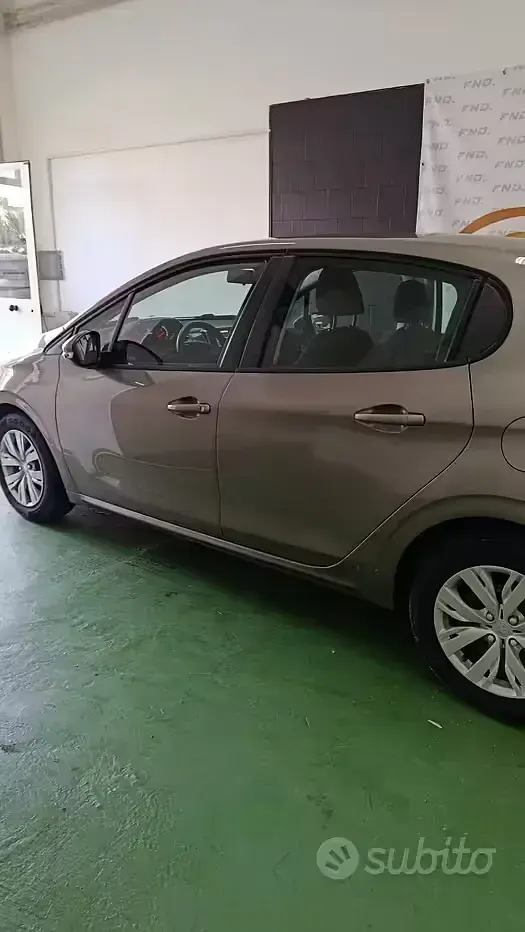 Usata Peugeot 208 Allure 82 CV (60 kW) 2013 Grigio Utilitaria