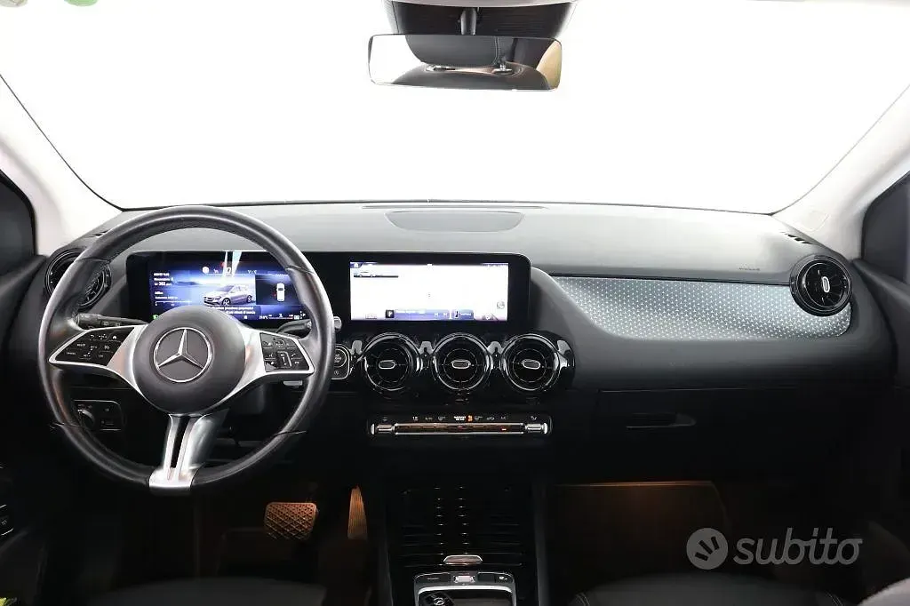 Usata Mercedes B180 Advanced 116 CV (85 kW) 2023 Blu Utilitaria