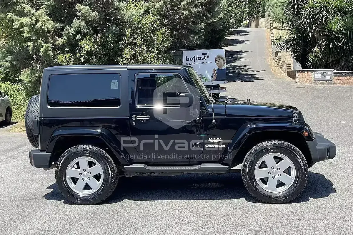 Usata Jeep Wrangler Sahara 200 CV (147 kW) 2011 Nero SUV