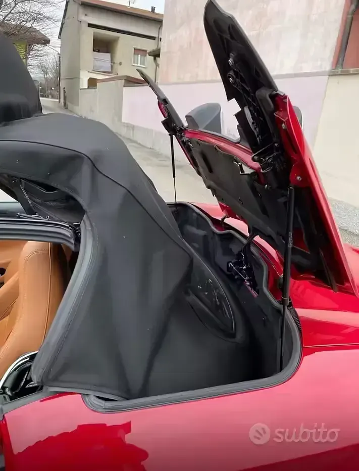 Usata Alfa Romeo Spider 125 CV (91 kW) 2010 Rosso Cabrio