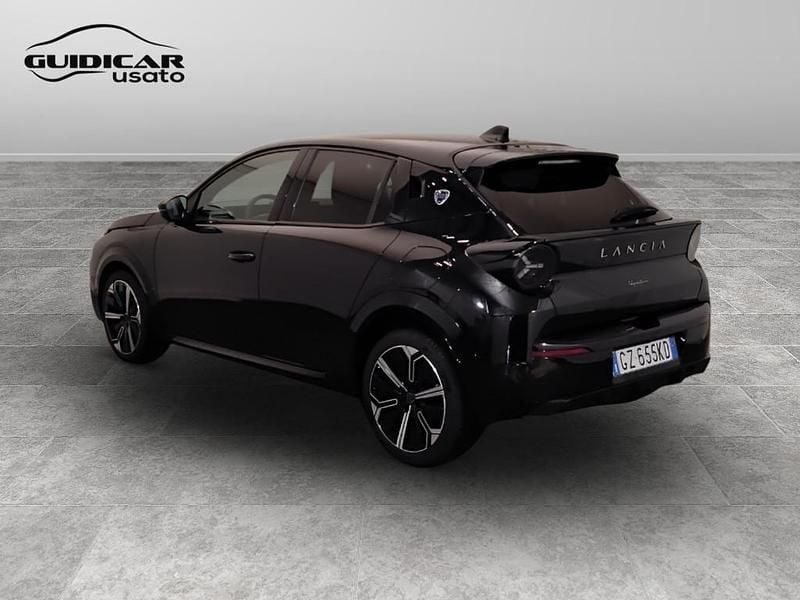 Usata Lancia Ypsilon 101 CV (74 kW) 2025 Nero Utilitaria
