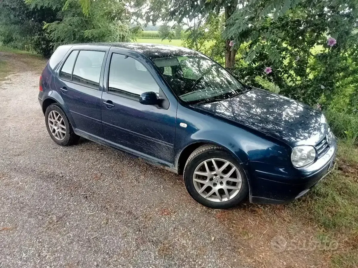 Usata VW Golf IV Comfortline 105 CV (77 kW) 2002 Bluazzurro Utilitaria