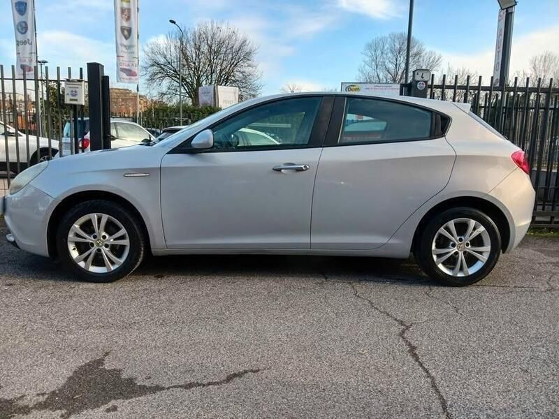 Grigio Usata 2015 Alfa Romeo Giulietta Progression Due volumi | 5400 € (Buon prezzo) - Immagine 1/4