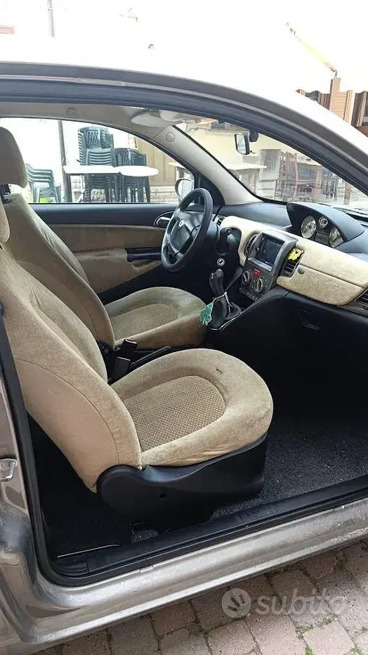 Usata Lancia Ypsilon 80 CV (58 kW) 2005 Utilitaria