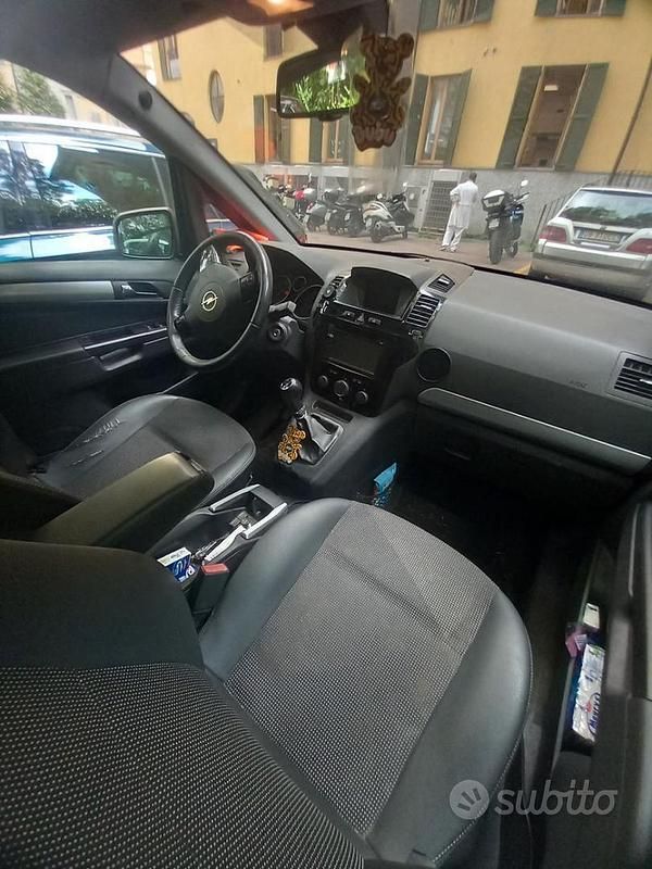 Usata Opel Zafira Cosmo 150 CV (110 kW) 2011 Grigio Monovolume