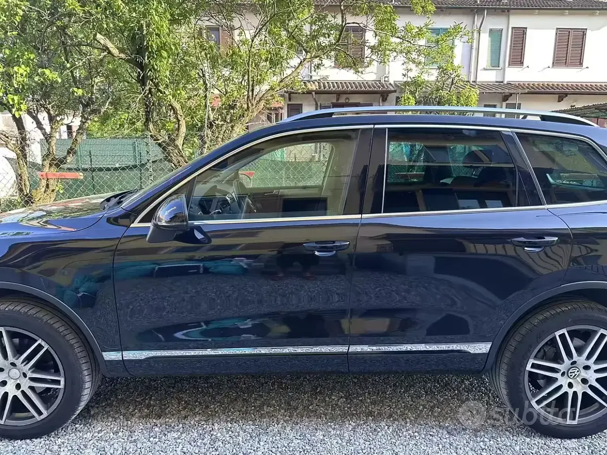 Usata VW Touareg 240 CV (176 kW) 2011 Nero SUV