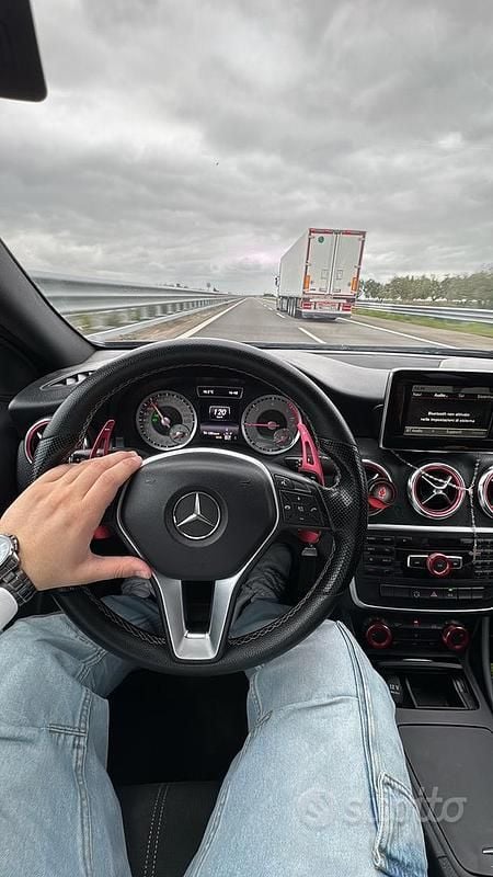 Usata Mercedes A180 110 CV (80 kW) 2014 Nero Utilitaria