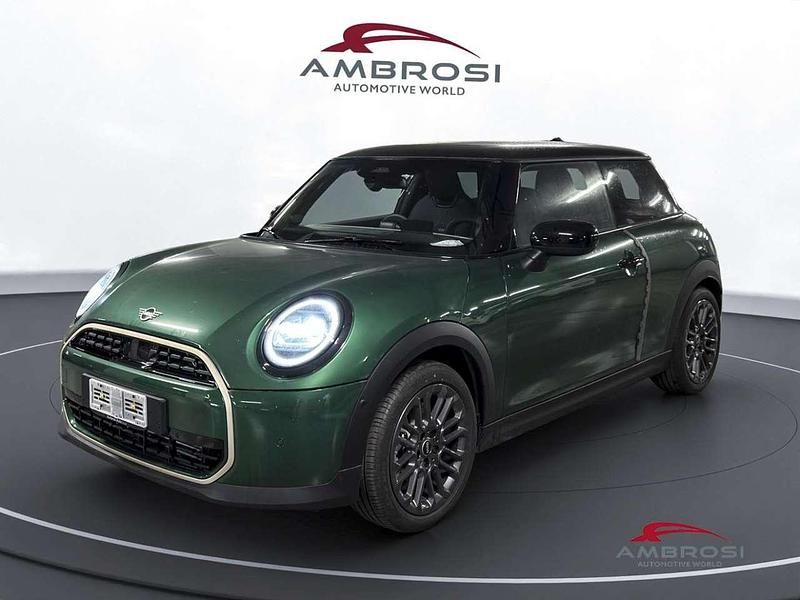 Nuova Mini Cooper Favoured 155 kW (211 CV) 2025 Verde Utilitaria