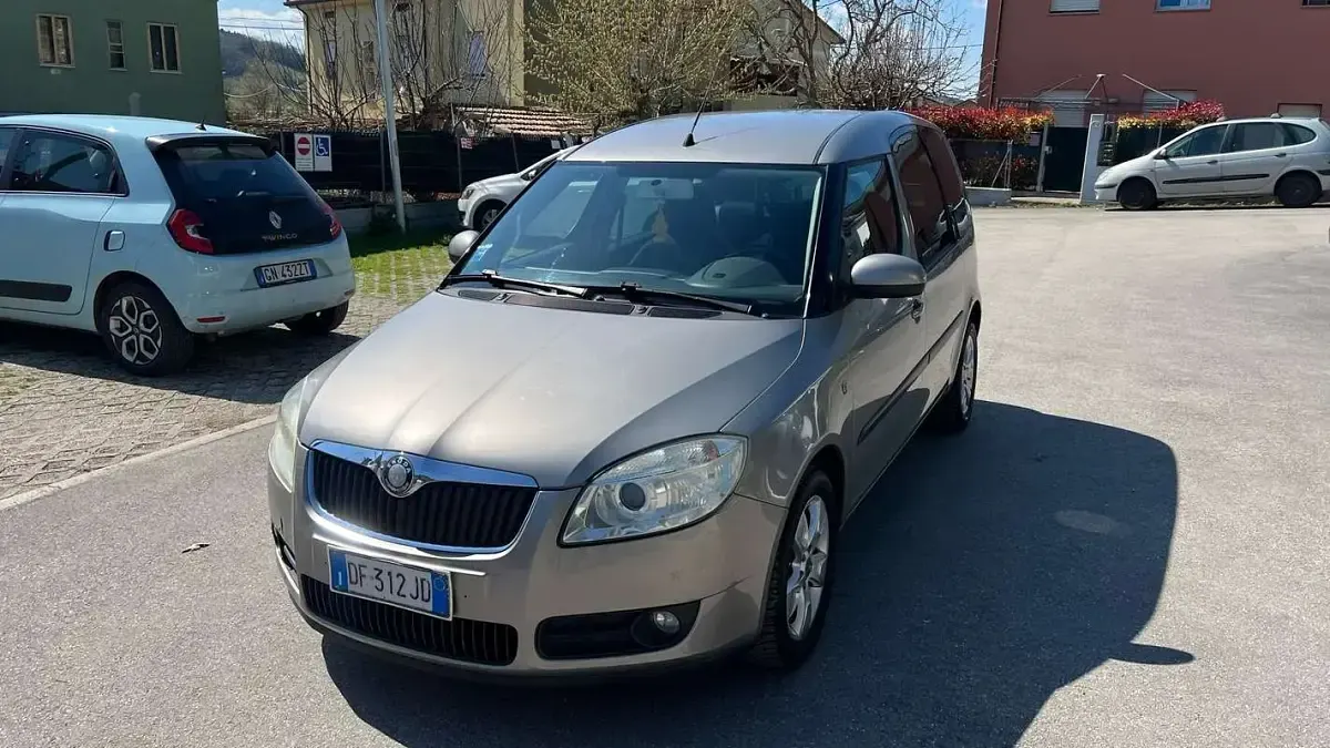 Usata Skoda Roomster Comfort 105 CV (77 kW) 2007 Grigio Monovolume