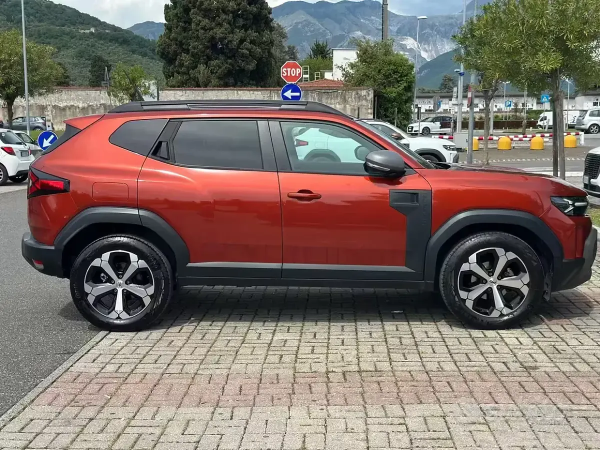 Usata Dacia Duster 101 CV (74 kW) 2025 Marrone Berlina
