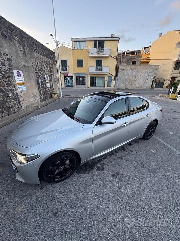 Usata Alfa Romeo Giulia Tech Edition 160 CV (117 kW) 2019 Grigio Berlina