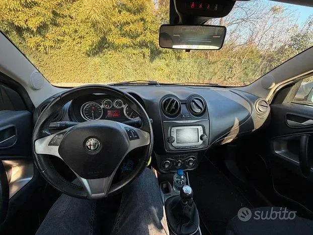 Second-hand Alfa Romeo MiTo 78 CP (57 kW) 2015 Negru Hatchback