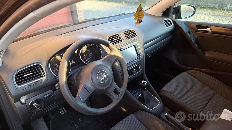 Usata VW Golf VI 105 CV (77 kW) 2011 Nero Utilitaria