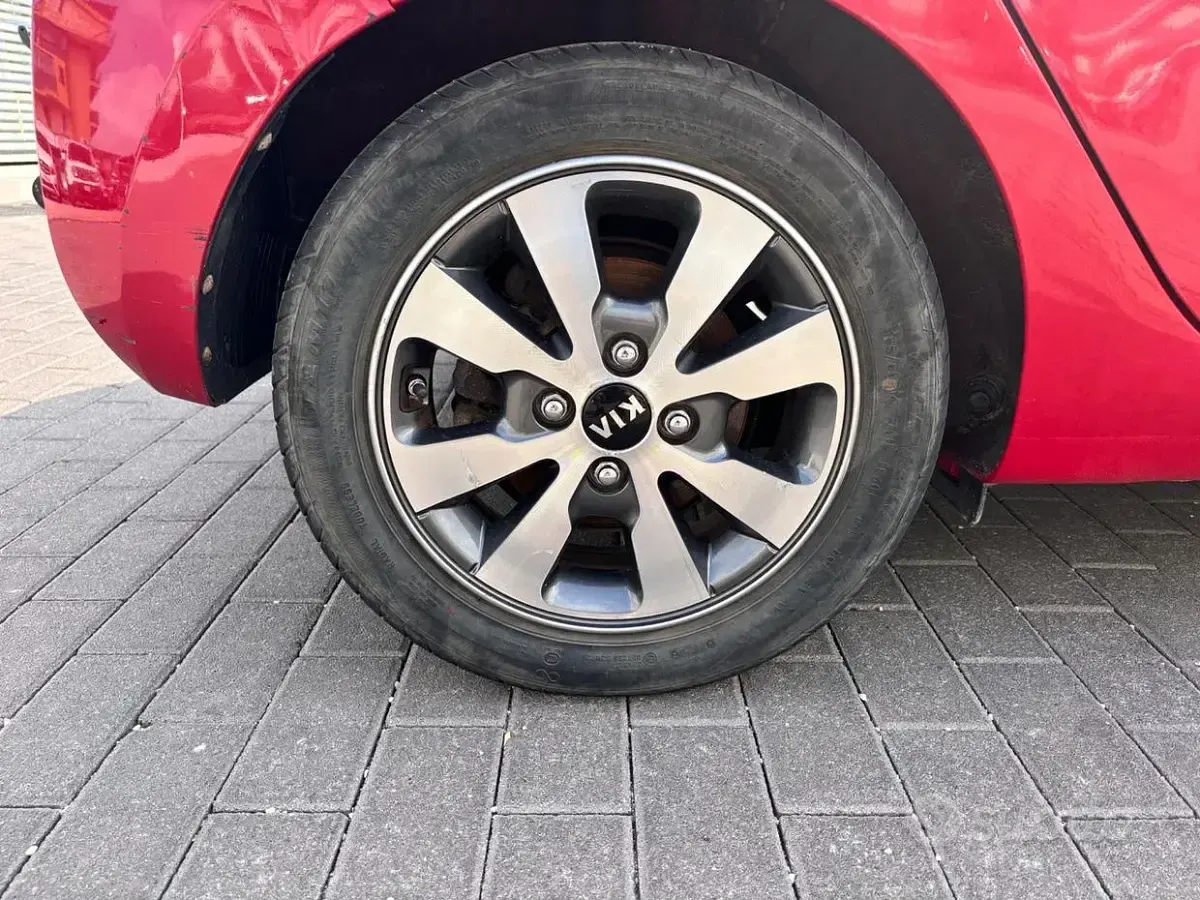 Usata Kia Picanto 67 CV (49 kW) 2015 Rosso Utilitaria