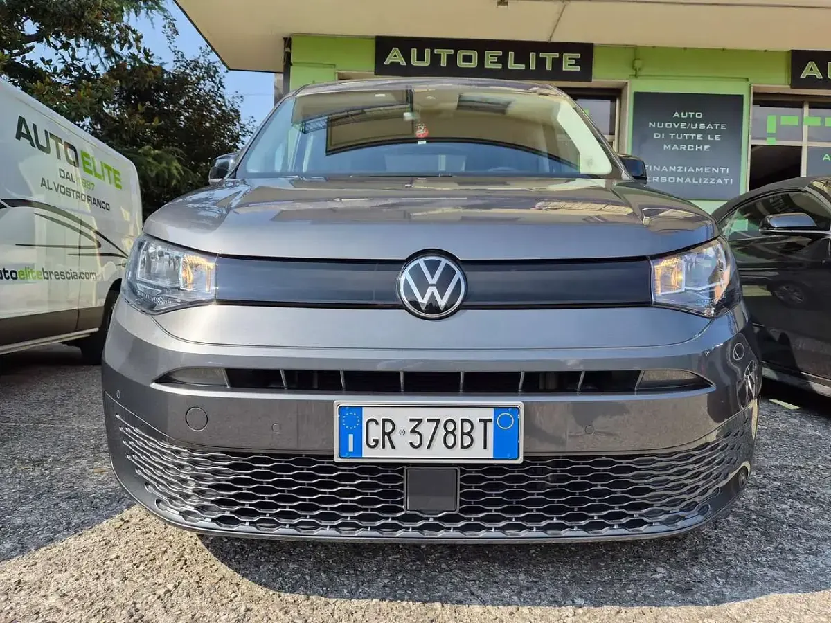 Usata VW Caddy 122 CV (89 kW) 2023 Grigio Monovolume
