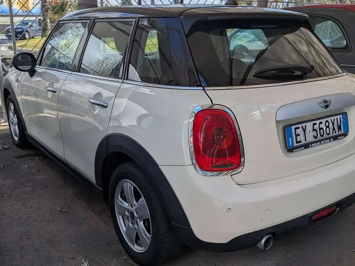 Usata Mini Cooper D Business 116 CV (85 kW) 2015 Bianco Utilitaria