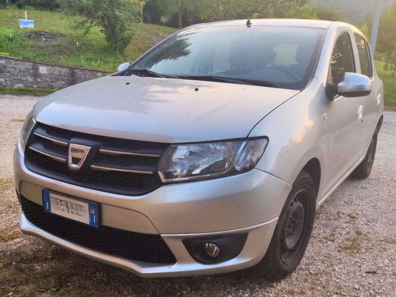 Grigio Usata 2014 Dacia Sandero Ambiance Due volumi | 4990 € (Ottimo prezzo) - Immagine 1/4