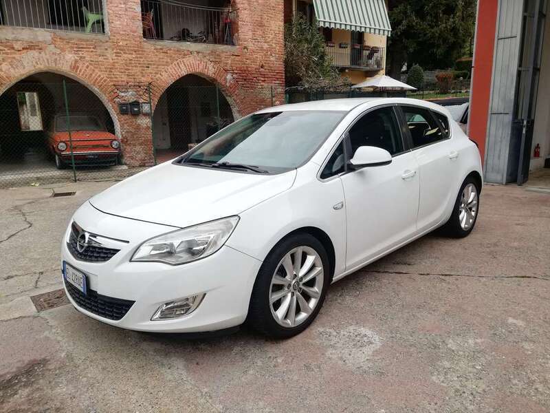 Usato 2012 Opel Astra 1.7 Diesel 110 CV (4.500 €)