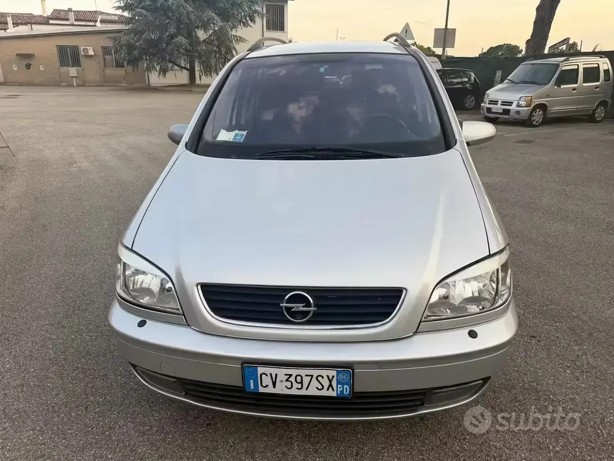 Usata Opel Zafira Eco 97 CV (71 kW) 2005 Grigio Monovolume